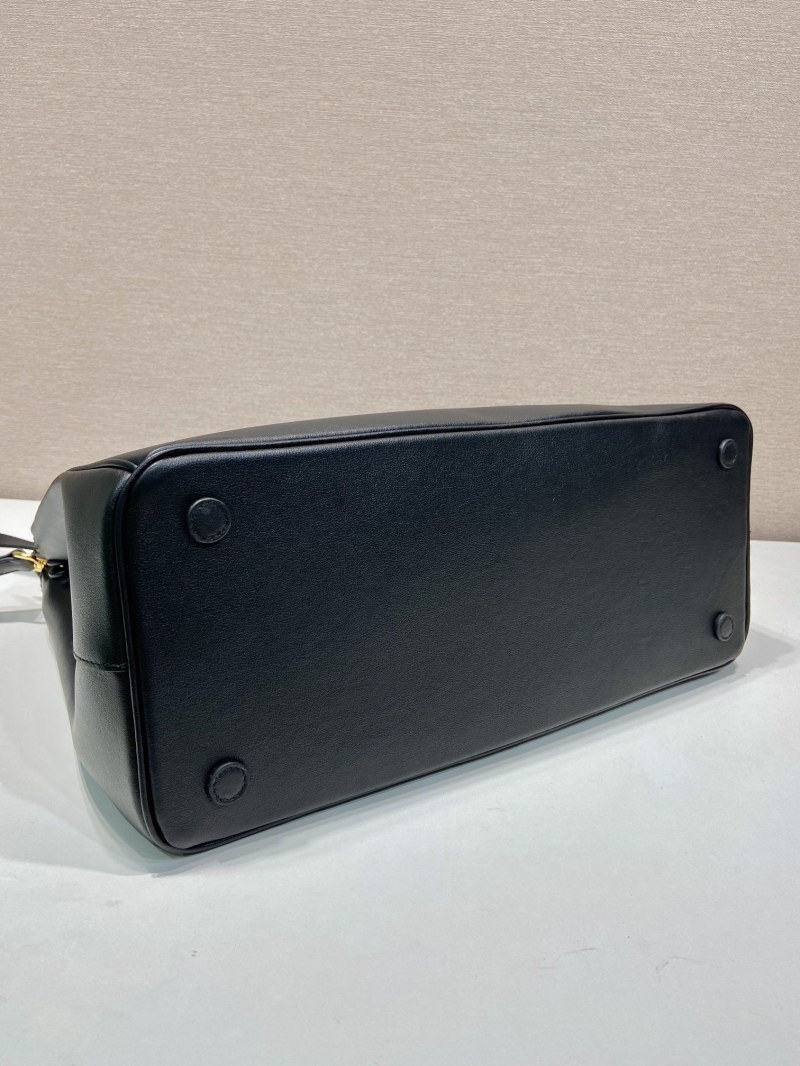 Pra*a top handle bags